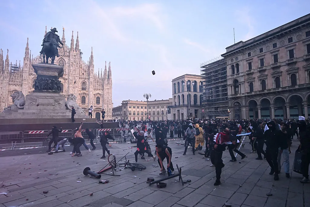 Les manifestations contre la vie chère deviennent violentes à Milan J'ai trouvé des résultats sur la Piazza Duomo à Milan