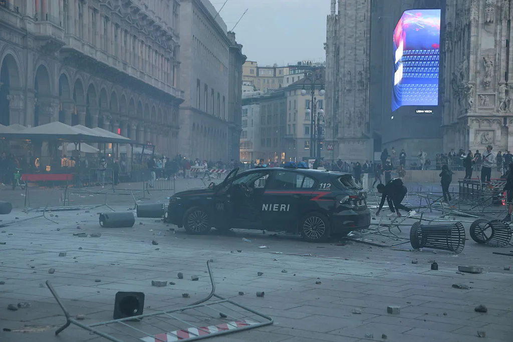 Les manifestations contre la vie chère deviennent violentes à Milan J'ai trouvé des résultats sur la Piazza Duomo à Milan