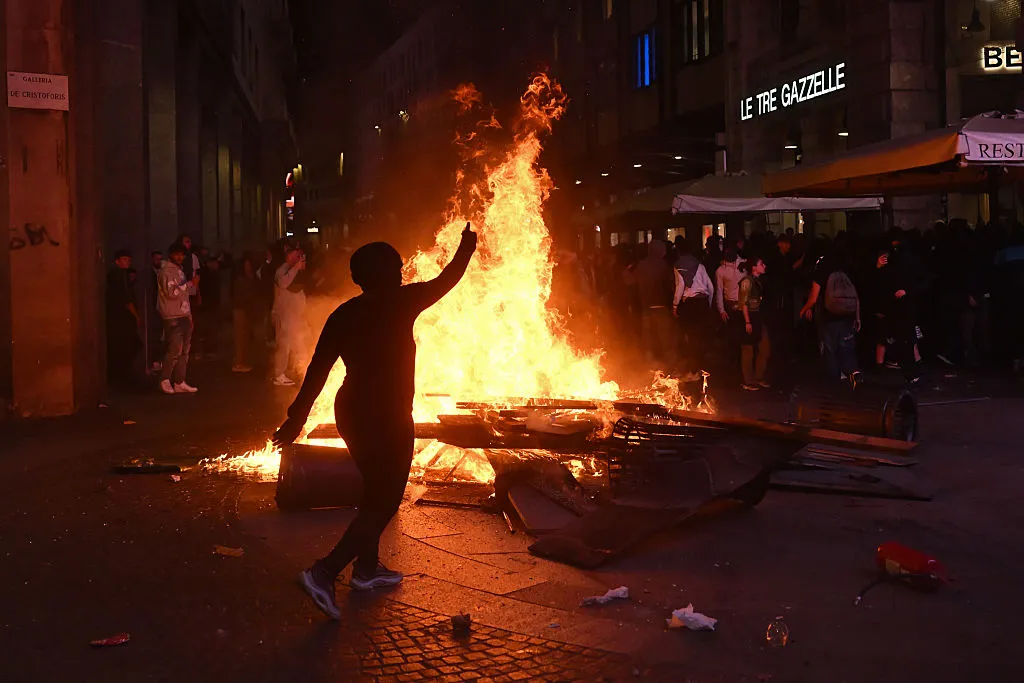 Les manifestations contre la vie chère deviennent violentes à Milan J'ai trouvé des résultats sur la Piazza Duomo à Milan