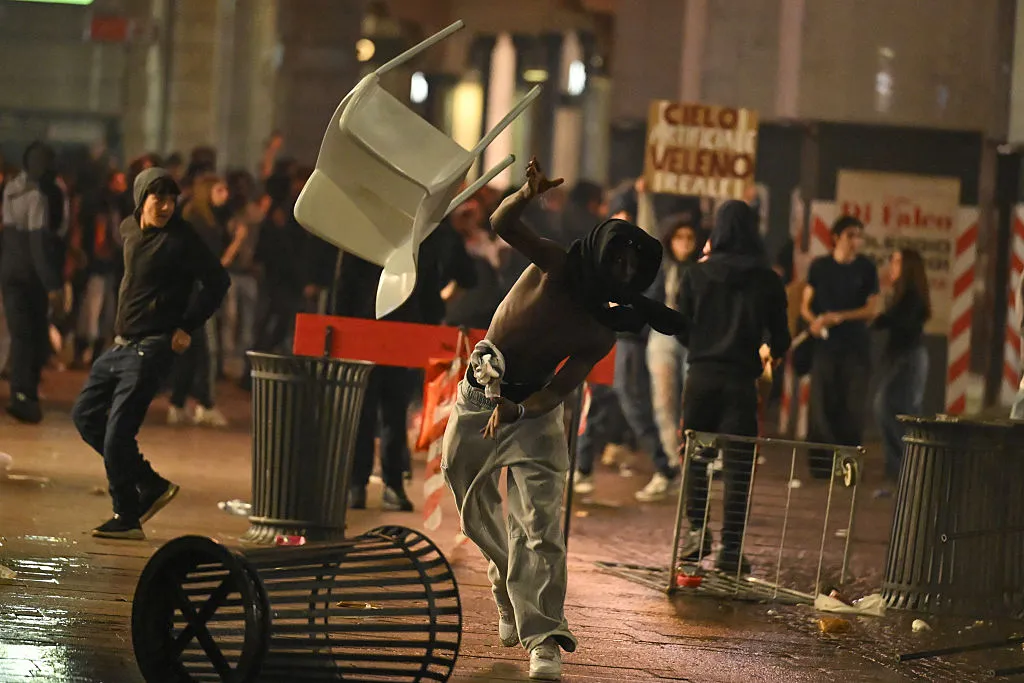 Les manifestations contre la vie chère deviennent violentes à Milan J'ai trouvé des résultats sur la Piazza Duomo à Milan