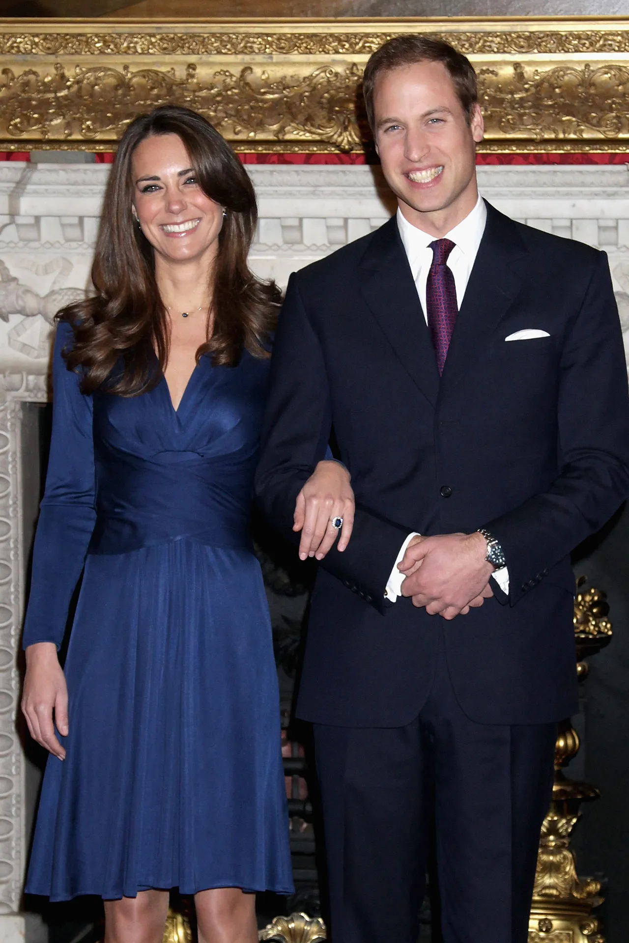 Kate Middleton est canalisée par la princesse Rajwa de Jordanie lors d'un événement caritatif L'image peut contenir le prince William duc de Cambridge Blazer Vêtements Manteau Veste Tenue de soirée Costume Robe et personne