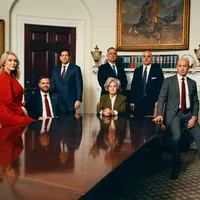 Ignorez les rumeurs selon lesquelles Susie Wiles est sur le point d'être mise en conserve. Le chef de cabinet de Trump, farouchement loyal et incroyablement résilient, ne va nulle part Ignorez les rumeurs selon lesquelles Susie Wiles est sur le point d'être mise en conserve. Le chef de cabinet de Trump, farouchement loyal et incroyablement résilient, ne va nulle part
