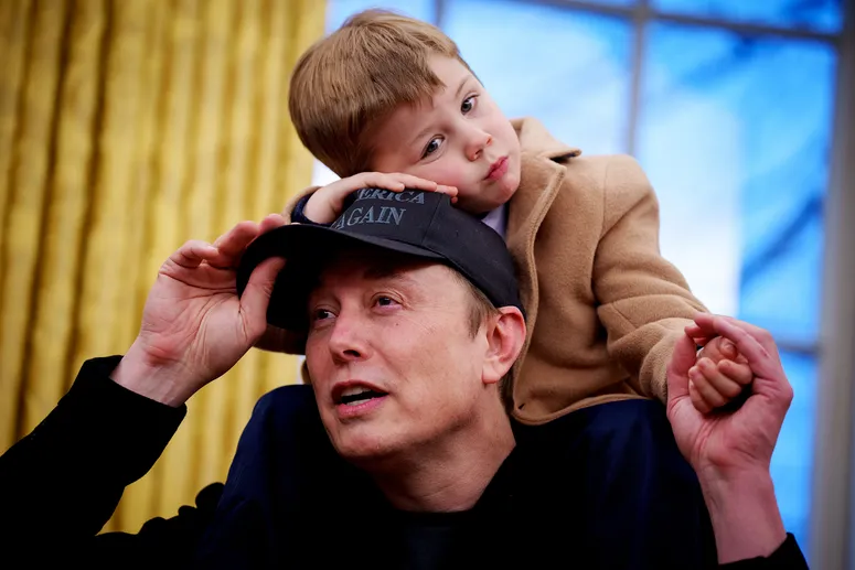 Elon Musk se sépare brusquement de Shivon Zilis, mère de quatre de ses (au moins) 14 enfants L’image contient peut-être : Elon Musk, casquette de baseball, casquette, vêtements, chapeau, visage, tête, personne, photographie, portrait et partie du corps