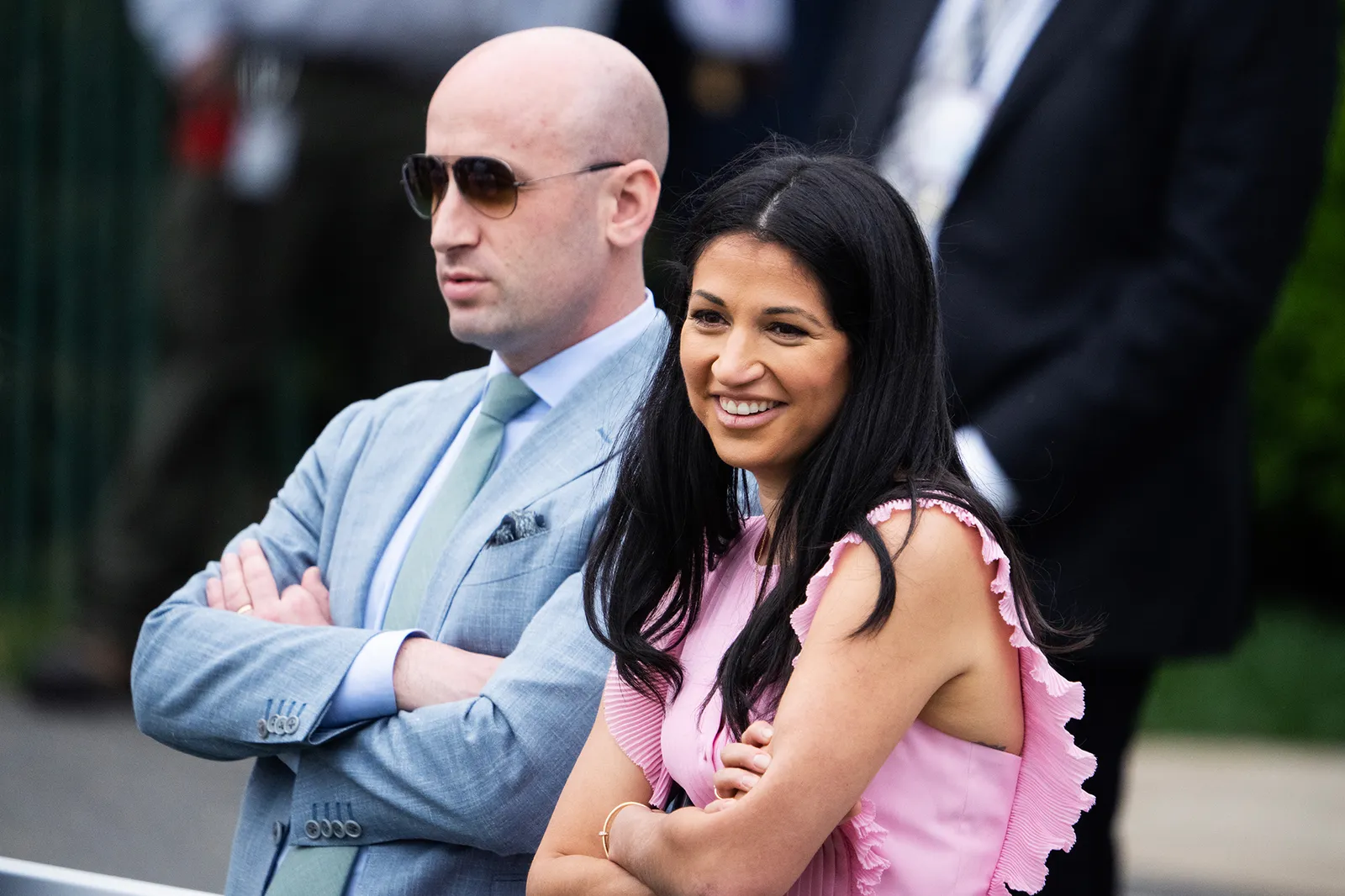 Le Petit Trianon de MAGA ? La maison de Katie et Stephen Miller sur une base militaire L'image contient peut-être Stephen Miller Tête Personne Visage Personnes Adulte Blazer Vêtements Manteau Veste et accessoires