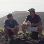 Discussion entre Nicolas Hulot et Jean-François Clervoy lors d'une randonnée sur le volcan de Capelinhos Discussion entre Nicolas Hulot et Jean-François Clervoy lors d'une randonnée sur le volcan de Capelinhos