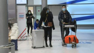 A Roissy, les passagers venant de Chine étonnés du dispositif sanitaire "léger"