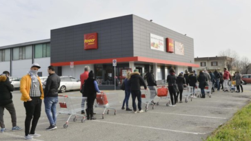 Coronavirus. Les italiens placés en quarantaine se ruent vers les supermarchés