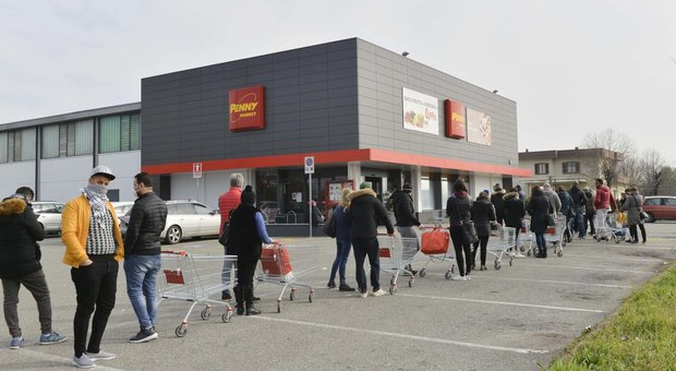 Coronavirus. Les italiens placés en quarantaine se ruent vers les supermarchés