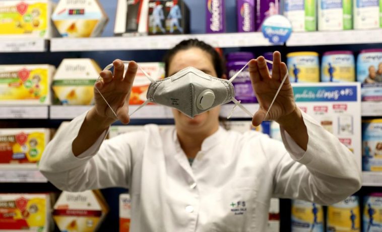 Coronavirus : arrestation de deux Britanniques qui allaient quitter le Maroc avec 117 000 masques de protection