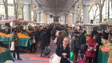 Le marché de Barbès bondé malgré le confinement !
