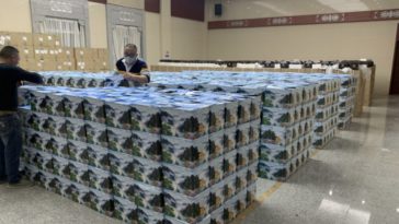 Les milliers d'urnes empilées dans les salons funéraires de Wuhan soulèvent des questions sur le nombre réel de morts