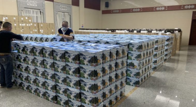 Les milliers d'urnes empilées dans les salons funéraires de Wuhan soulèvent des questions sur le nombre réel de morts