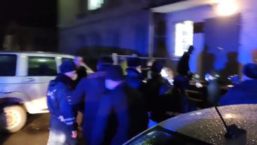 Une médecin russe qui distribuait des masques arrêtée après avoir dénoncé le manque de moyens des soignants