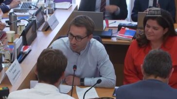 réintégration des soignants suspendus LFI vaccin antivaxx