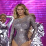 Beyoncé débloque un nouveau niveau de Vierge avec un code vestimentaire d'un mois pour les fans Beyoncé débloque un nouveau niveau de Vierge avec un code vestimentaire d'un mois pour les fans