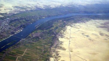 The fertile band of the Nile near Luxor; cc Bionet, modified, https://commons.wikimedia.org/wiki/File:Vallee_fertile_du_Nil_a_Louxor.jpg