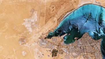 Kuwait from space; cc European Space Agency, modified, https://flickr.com/photos/europeanspaceagency/49678367058/in/photolist-2iFUBKY-dQFaVS-2kw4wKU-nRyvG-2uxp3h-2kmaKSt