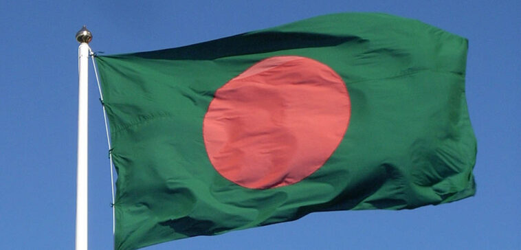 cc Fredrik Rubensson from Stockholm, Sweden, modified, https://commons.wikimedia.org/wiki/File:Flag_of_Bangladesh_and_tree.jpg