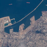 Explosion du port de Beyrouth : enquêtes nationales cc Ain92, modified, https://commons.wikimedia.org/wiki/File:Port_of_Beirut_from_the_ISS_(rotated_and_cropped).jpg