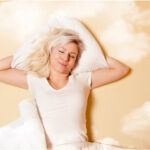 Faites confiance à vos sentiments : la perception de la qualité du sommeil l'emporte sur les données du tracker, révèle une nouvelle étude Young Woman Good Sleep