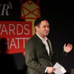 Hollywood Media est en effervescence avec la demande d'accès prioritaire d'un chroniqueur vedette