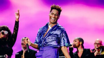 Jon Batiste diffuse dans le monde