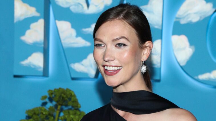 Karlie Kloss était une participante non VIP au triomphe de Taylor Swift, White-Wine-Swigging, 1989 (version de Taylor) - Annonce du spectacle final de la tournée Eras