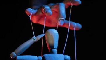 Controlled Puppet Manipulation