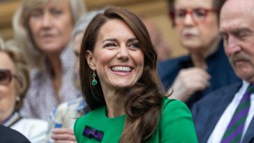 La princesse Kate a enlevé ses chaussures pour sortir avec Roman Kemp et sa famille