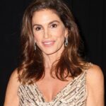 Le piège à soif Topless Hot Tub de Cindy Crawford est une ambiance complète