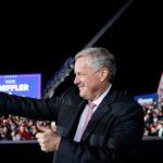 Mark Meadows récemment inculpé : je faisais simplement ce que mon patron Donald Trump m'a dit Mark Meadows récemment inculpé : je faisais simplement ce que mon patron Donald Trump m'a dit