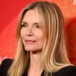 Michelle Pfeiffer bénit 3 millions de personnes avec son visage nu
