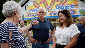 Ne regardez pas tous en même temps, mais Mike Pence pourrait devenir une colonne vertébrale