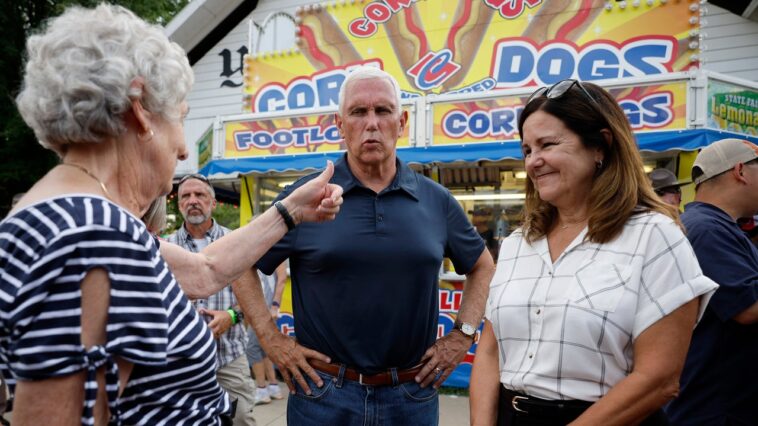 Ne regardez pas tous en même temps, mais Mike Pence pourrait devenir une colonne vertébrale