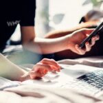 Pour le poète Alex Dimitrov, rien n'est sans espoir, pas même Twitter