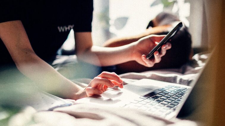 Pour le poète Alex Dimitrov, rien n'est sans espoir, pas même Twitter