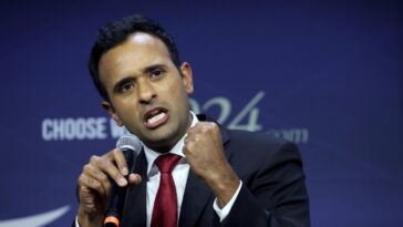 Vivek Ramaswamy dit qu'il veut diriger le gouvernement comme Elon Musk