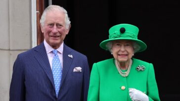Le roi Charles rend hommage à la reine Elizabeth un an après sa mort