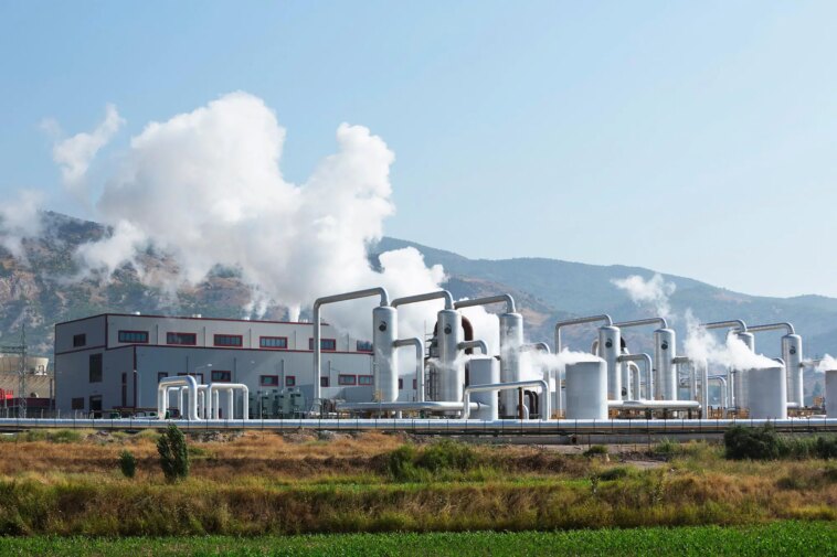 À toute vapeur : extraire plus de 65 % de chaleur en plus des réservoirs géothermiques Geothermal Power Plant