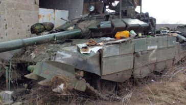 cc Міністерство внутрішніх справ України (Ministry of Internal Affairs of Ukraine), modified, https://commons.wikimedia.org/wiki/File:Destruction_of_Russian_tanks_by_Ukrainian_troops_in_Mariupol_%283%29_%28cropped%29.jpg