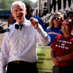 Biden ne peut pas continuer à reporter une déclaration d'urgence climatique, déclare un démocrate en tête