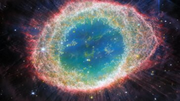 Cette semaine @NASA : Webb capture un anneau cosmique, un trou noir géant détruit une étoile massive