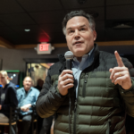 David McCormick dit qu'il vit en Pennsylvanie. Les enregistrements de vol semblent raconter une histoire différente David McCormick dit qu'il vit en Pennsylvanie. Les enregistrements de vol semblent raconter une histoire différente