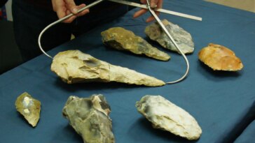 Des scientifiques découvrent une hache « géante » vieille de 300 000 ans dans un site rare de la période glaciaire