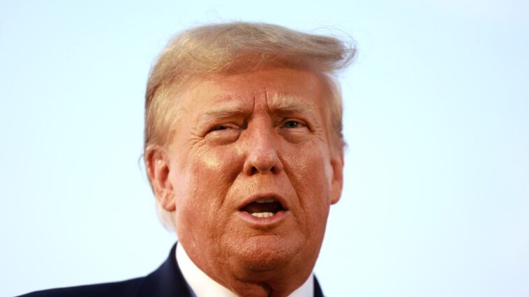 Donald Trump, bigot notoire, pense que ses problèmes juridiques le rendent apprécié des électeurs noirs