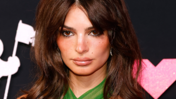 Emily Ratajkowski plaisante sur les rencontres pour le dîner après le divorce
