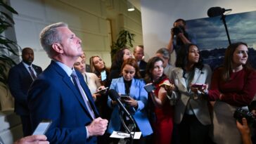 Et juste au moment où vous pensiez que la Maison des horreurs de Kevin McCarthy ne pouvait pas être plus effrayante