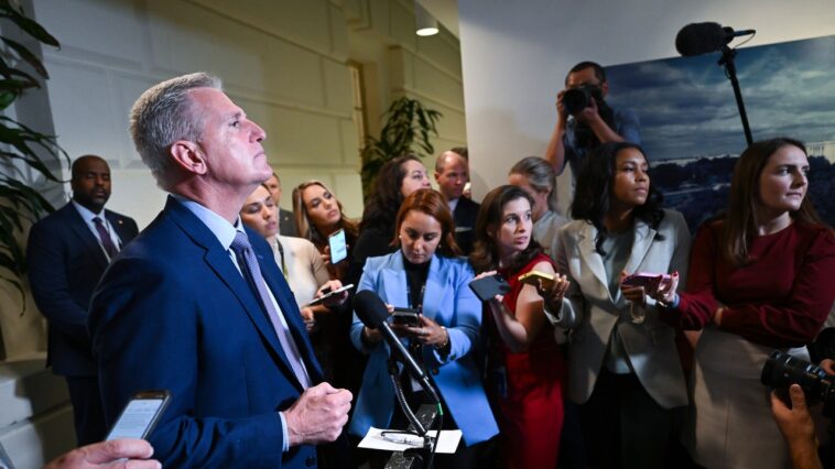 Et juste au moment où vous pensiez que la Maison des horreurs de Kevin McCarthy ne pouvait pas être plus effrayante