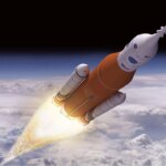 Fusée lunaire Artemis II de la NASA : premier moteur RS-25 installé sur l'étage principal SLS