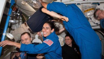 SpaceX Dragon Endurance Spacecraft Crew-7 Approaches ISS